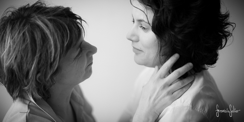 Francis Selier photographe portrait de couple de femmes noir et blanc Poitou-Charentes (4 sur 6)