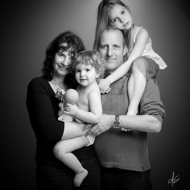 photo de famille noir blanc photographe